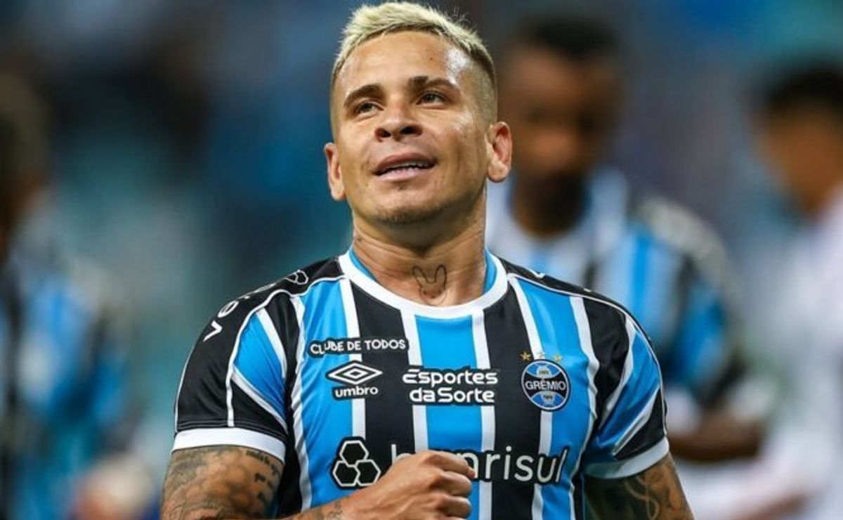 Grêmio vence Athletico e torcida rasga elogios a atuação do time Gaúcho