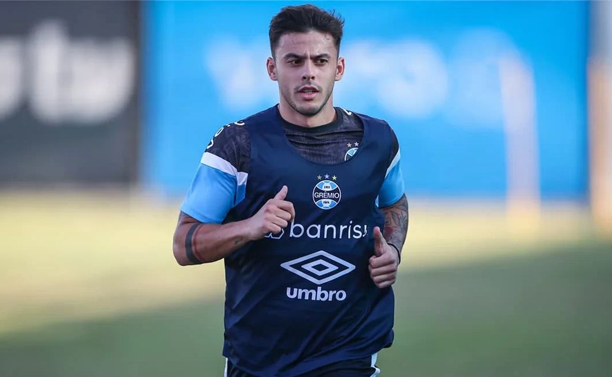 Carballo fica próximo de retornar ao Grêmio e Renato Gaúcho avisa: 
