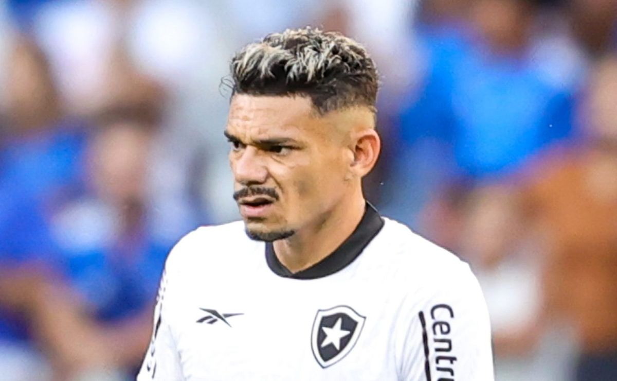 Tiquinho Soares começa no banco em Botafogo x Atlético-GO e Arthur Jorge esclarece: “queríamos poupar”