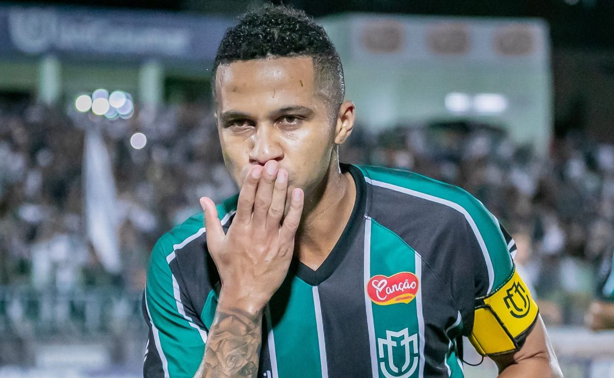 Santos fecha contratação de Serginho, do Maringá: Meia já jogou com Neymar