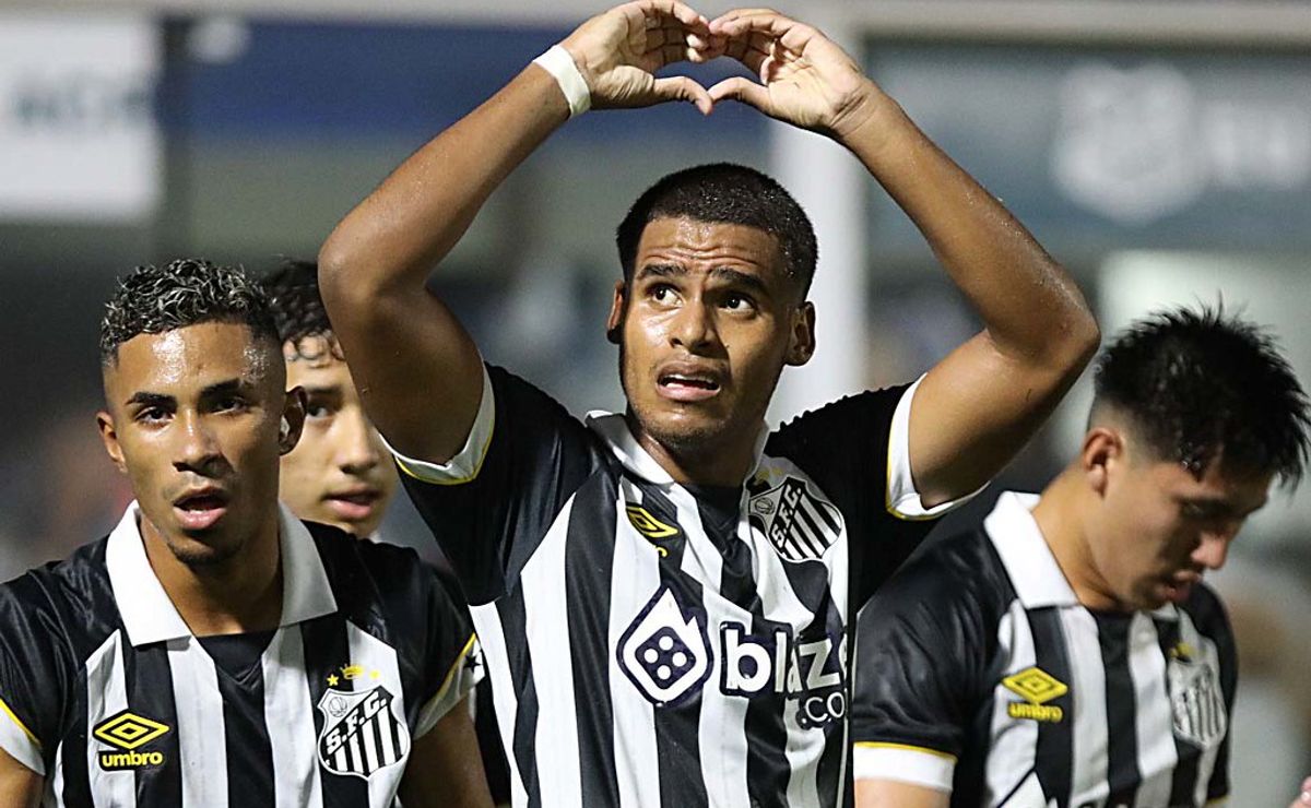 Enzo Monteiro treina como titular e Carille define Santos para estreia da Série B; Veja escalação!