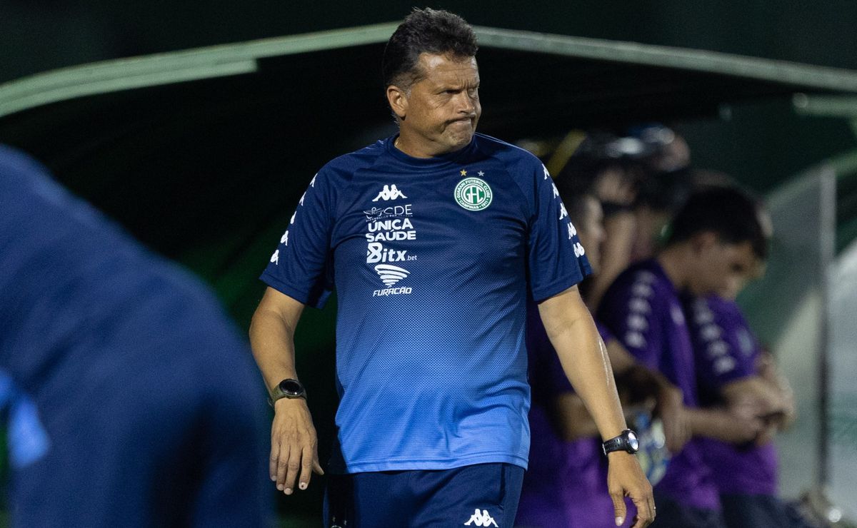 Próximo rival do Santos, Guarani toma decisão sobre Claudinei Oliveira após derrota na Série B