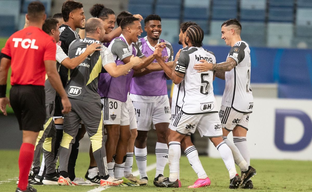 Atlético-MG vence Cuiabá, fora de casa, mantém invencibilidade e assume liderança no Brasileirão