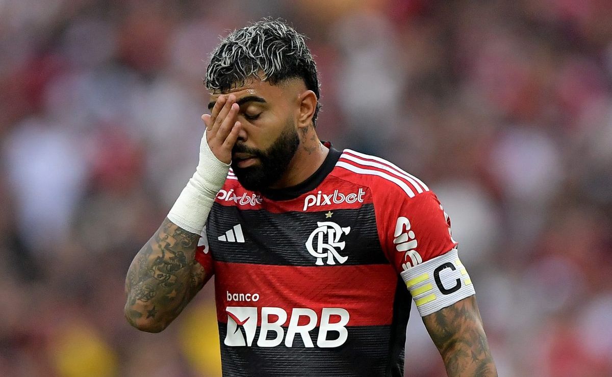 Sobrou pro Gabigol: em clima de festa, torcida do Botafogo provoca jogador do Flamengo
