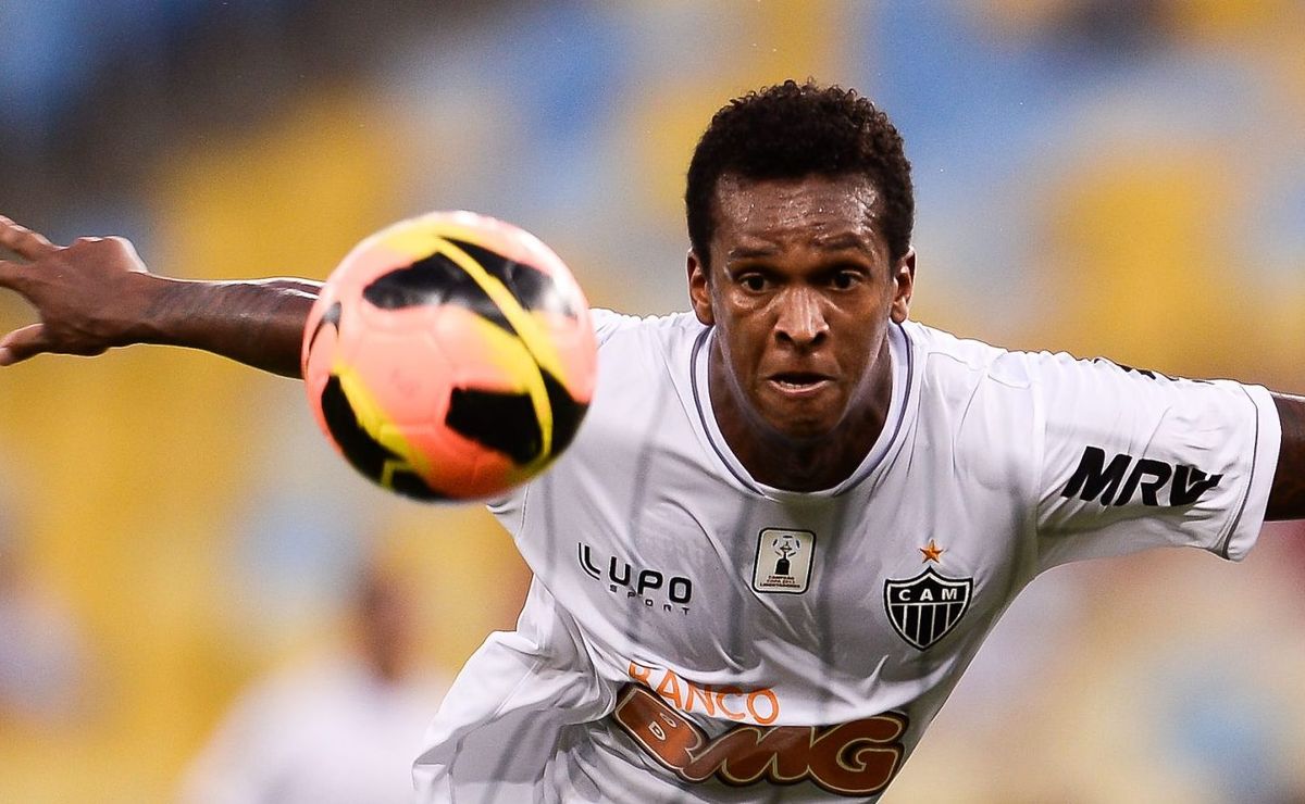 Atacante Jô, hoje no Amazonas, prevê duelo com o Flamengo: “Ninguém ganha mais com a camisa”