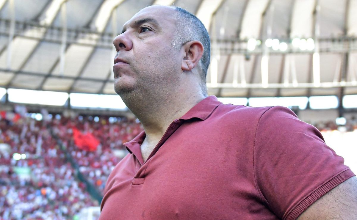 Torcida do Flamengo cobra Marcos Braz a chegada de reforços de peso no time