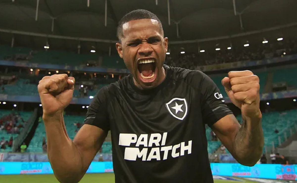 Júnior Santos é herói mais uma vez e Botafogo bate LDU por 2 a 1