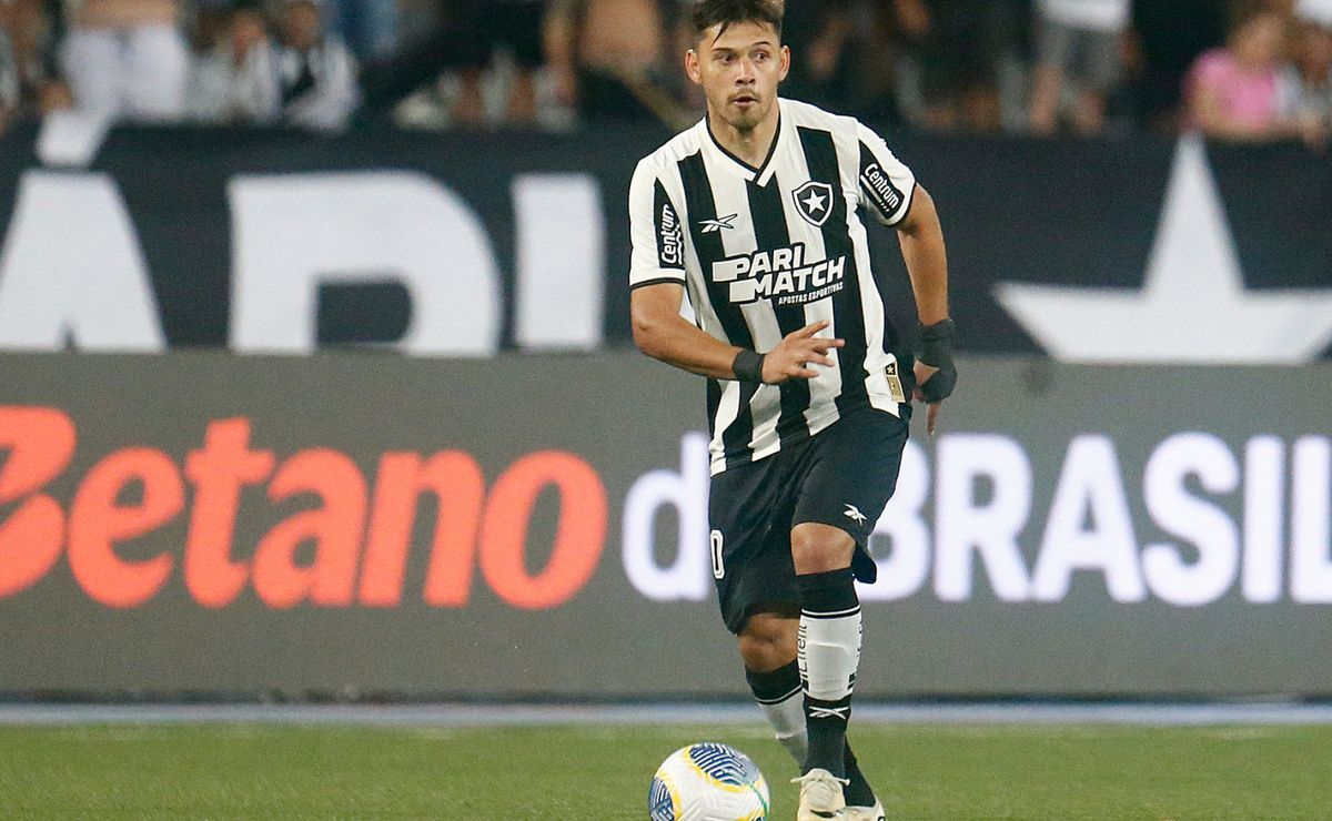 Oscar Romero destaca seu comprometimento e crescimento no Botafogo: 