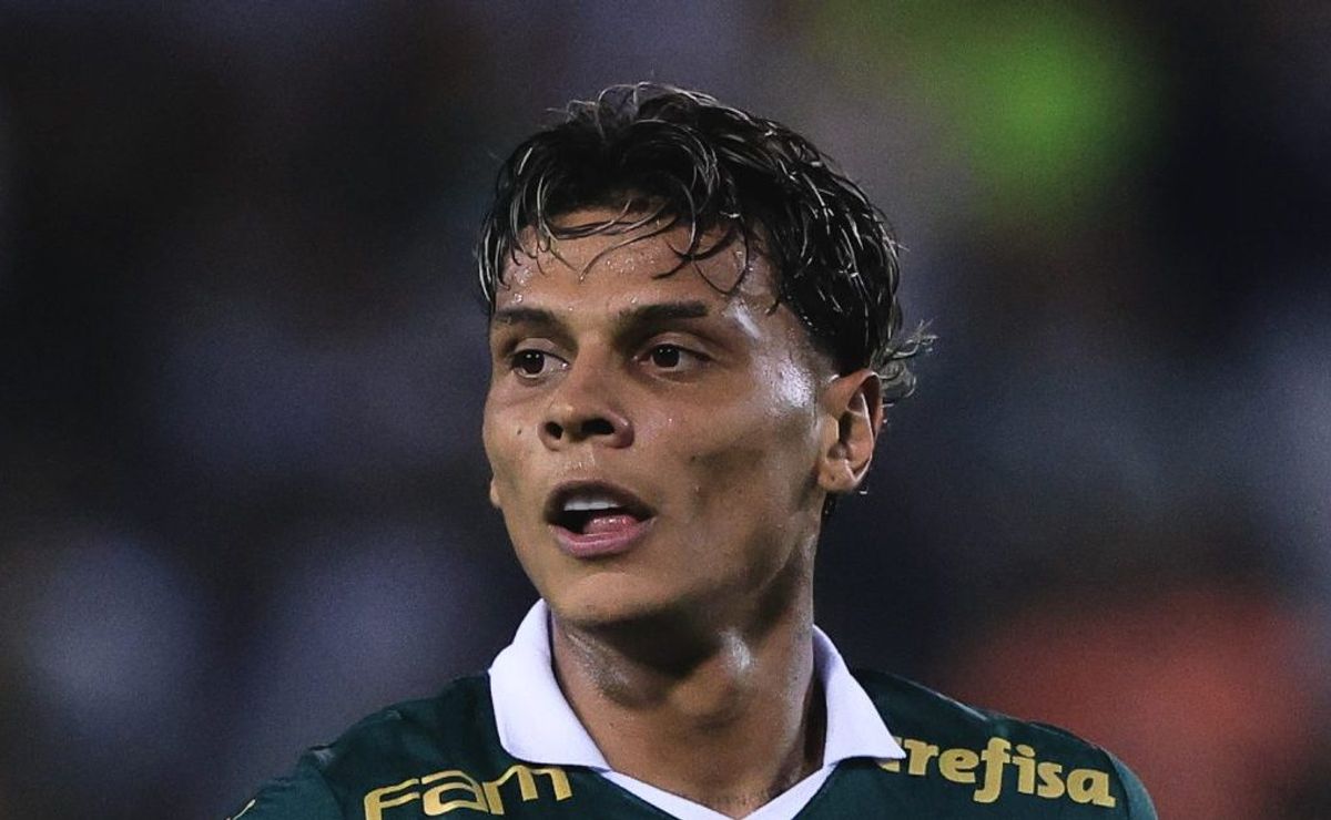 Richard Rios toma atitude nos bastidores no Palmeiras após sondagens