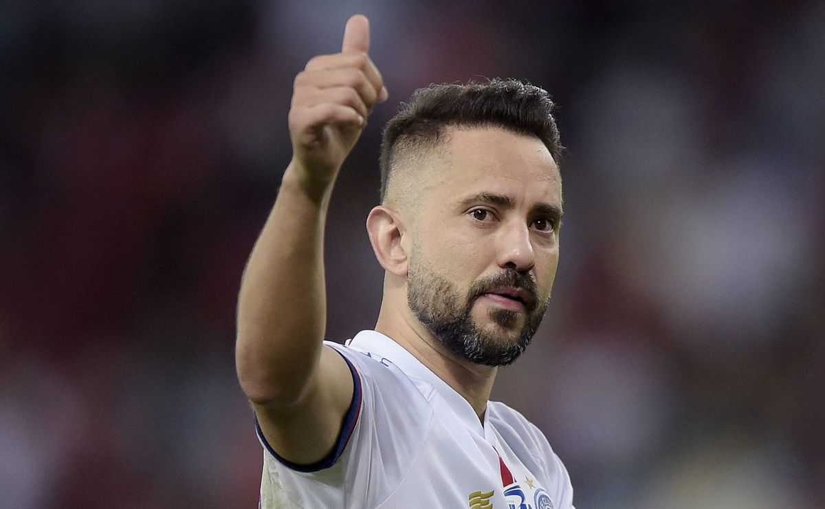 Bahia não para em Everton Ribeiro e decide tirar do Flamengo meio-campista Everrton Araújo