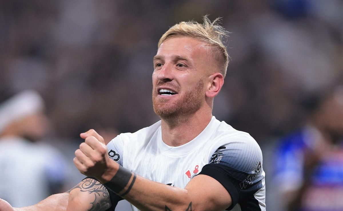 Memphis Depay, Carrillo e +1 geram influência no momento de Pedro Henrique no Corinthians