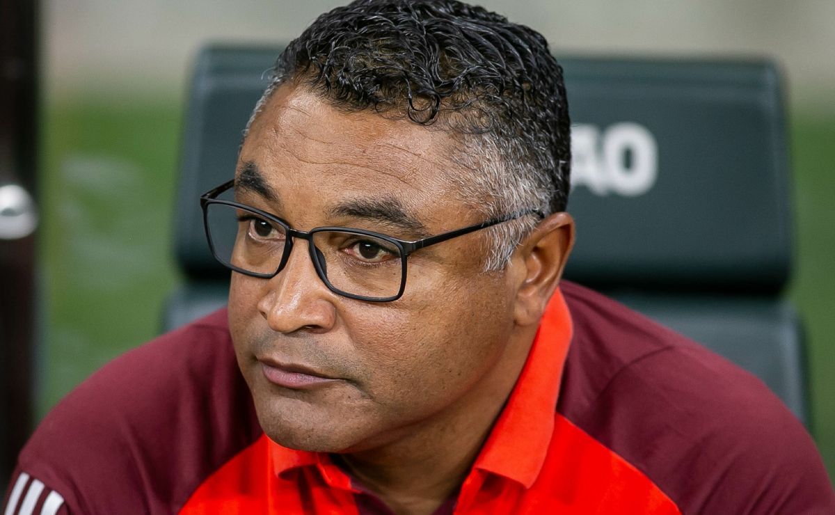 Roger Machado leva susto após titular passar por atendimento durante treino do Inter