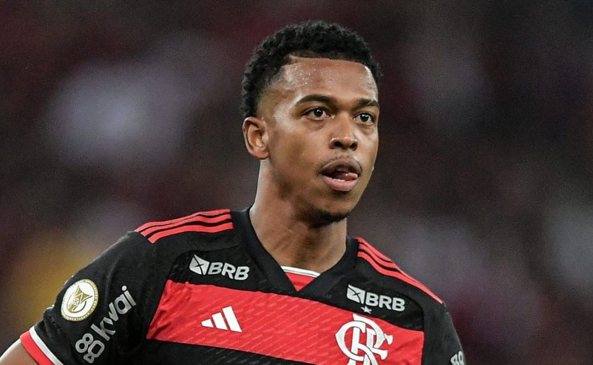 Filipe Luís toma decisão sobre Carlinhos e atacante pode voltar a ter oportunidades no Flamengo