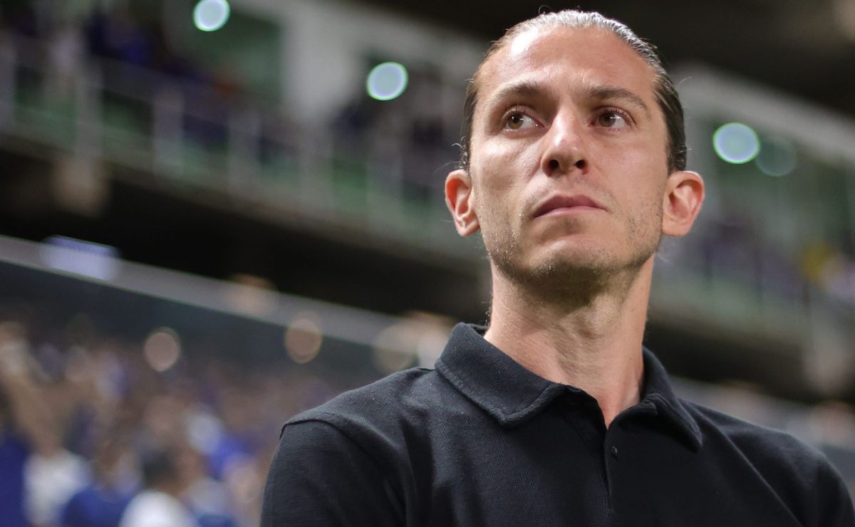 Filipe Luís reflete sobre sua continuidade no Flamengo e revela pressão para vencer jogos
