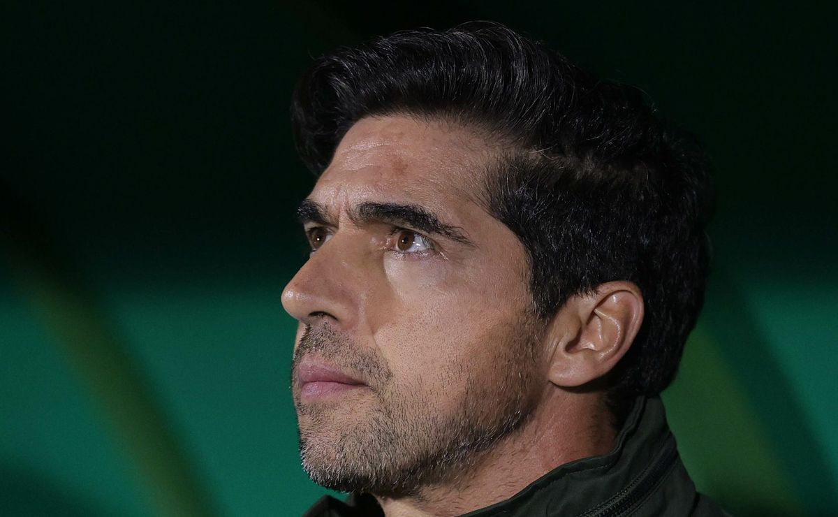 Abel Ferreira decide dispensar zagueiro e Palmeiras vai negociar com o futebol do exterior