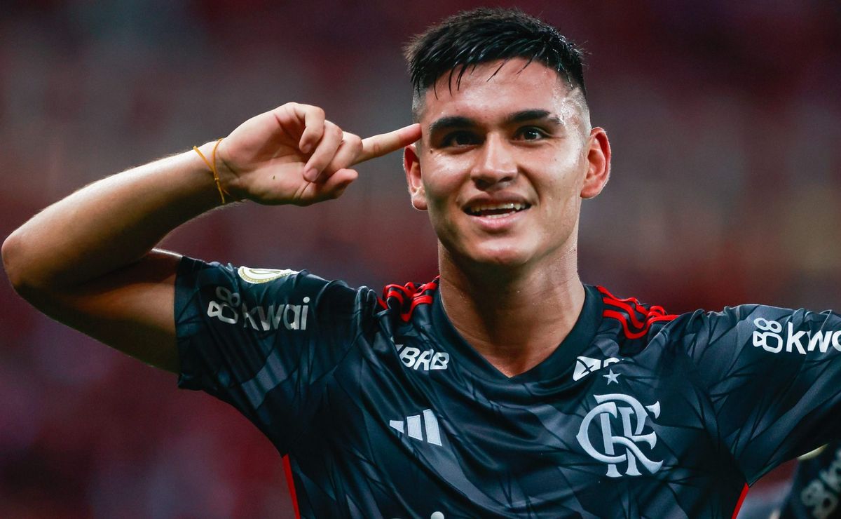 Filipe Luís prepara Alcaraz como substituto ideal de Arrascaeta no Flamengo em 2025