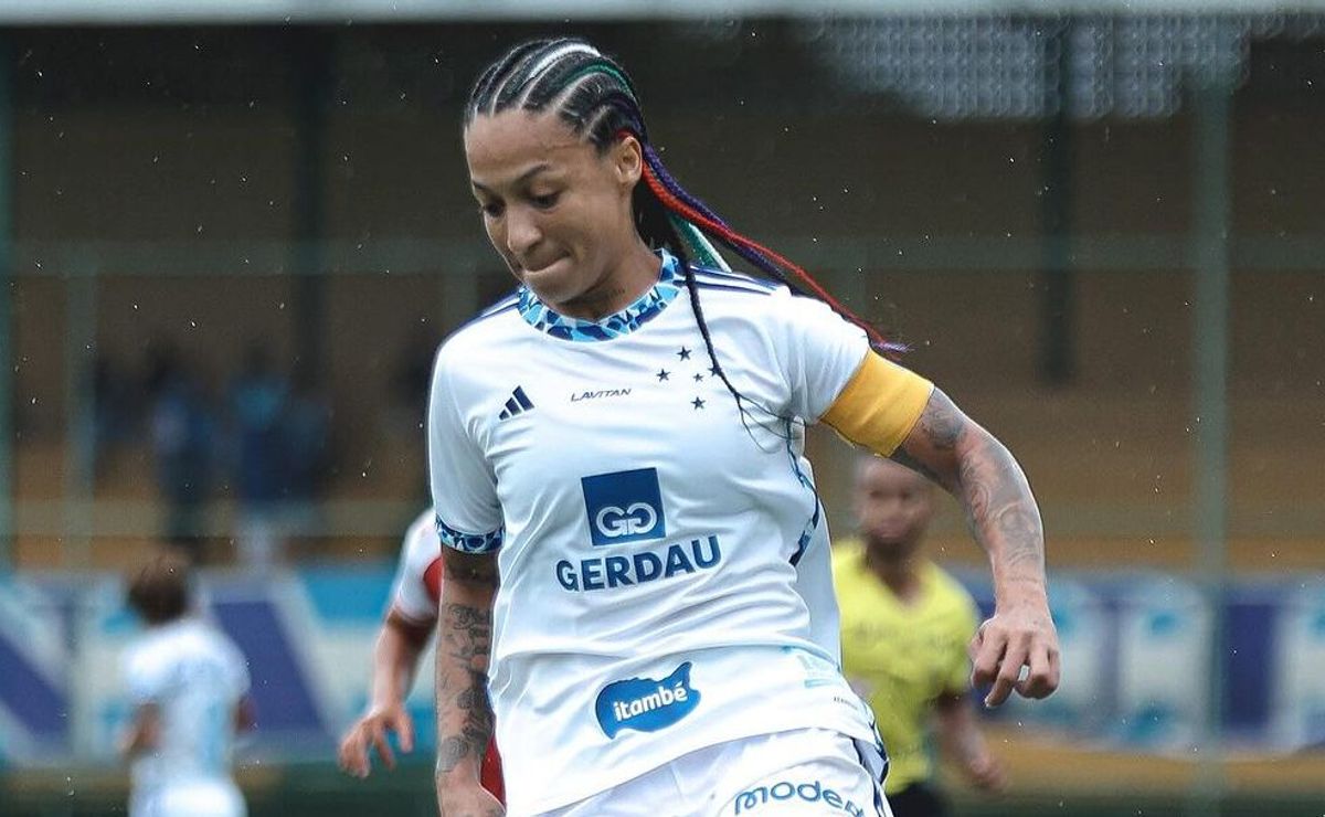 Torcida questiona Arthur Elias sobre ausência de Byanca Brasil na Seleção Brasileira