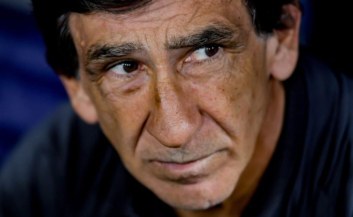 Gustavo Costas, técnico do Racing, deixa alerta sobre enfrentar o Cruzeiro: “Eu queria ver”