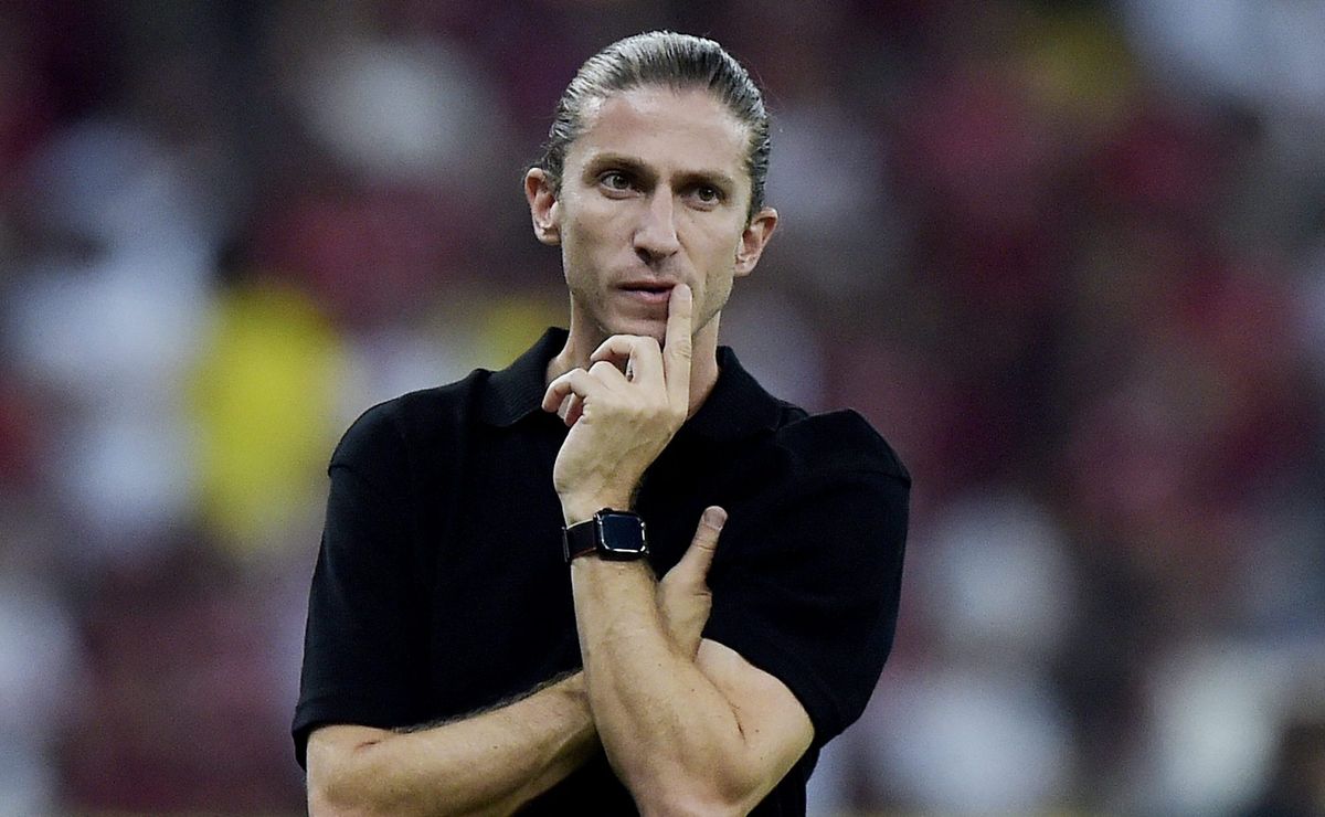 Dunshee cita Filipe Luís e lucro de 1 bilhão para justificar troca de treinadores no Flamengo