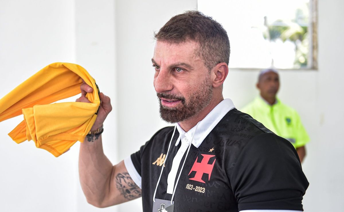 Pedrinho decide contratar no Vasco e pode aplicar 'chapéu' no Corinthians por Erick Pulga, do Ceará