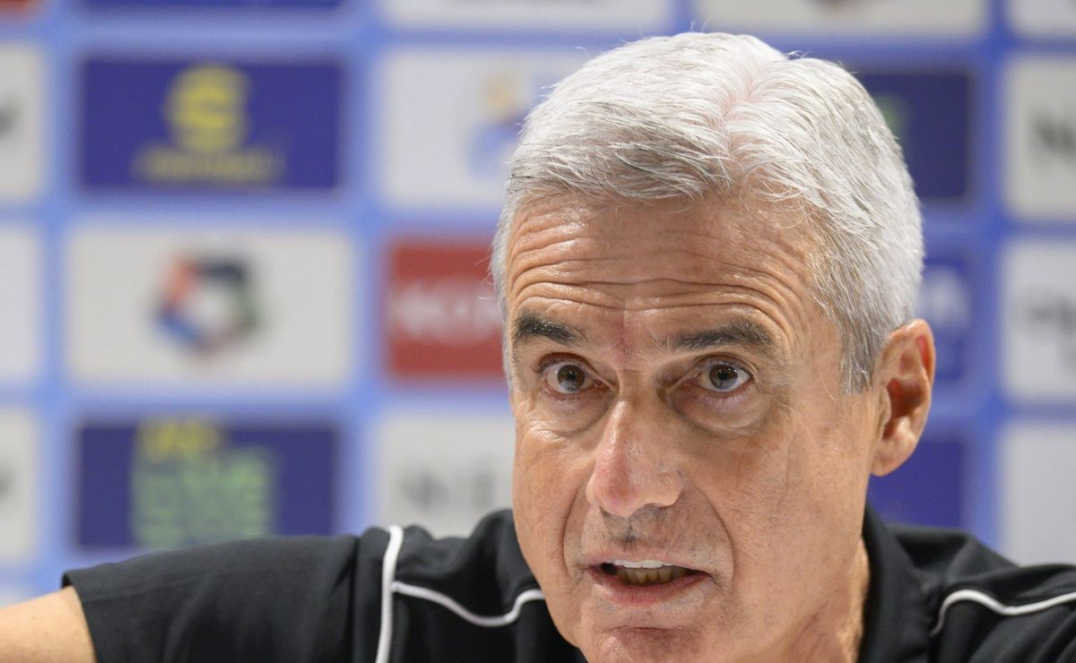 Santos analisa reunião na Europa com Luís Castro, mas questão financeira pode barrar contratação