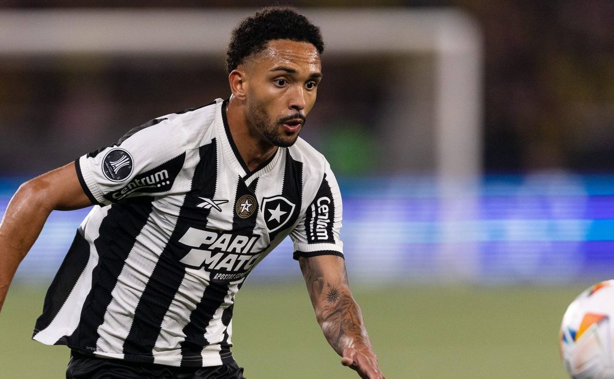 Vitinho, do Botafogo, manda a real sobre enfrentar o Atlético-MG na Arena MRV: “Eu respeito”