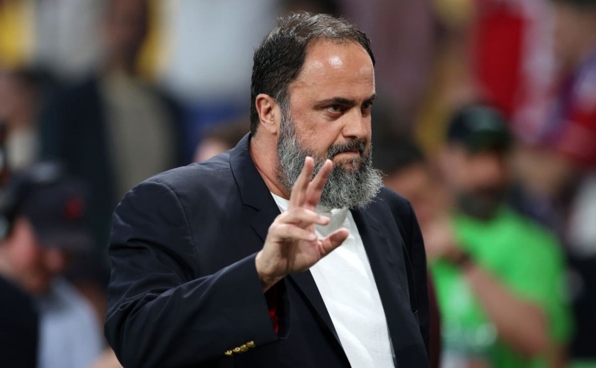 Evangelos Marinakis está perto de concretizar compra do Vasco e quer Edu Gaspar em cargo importante