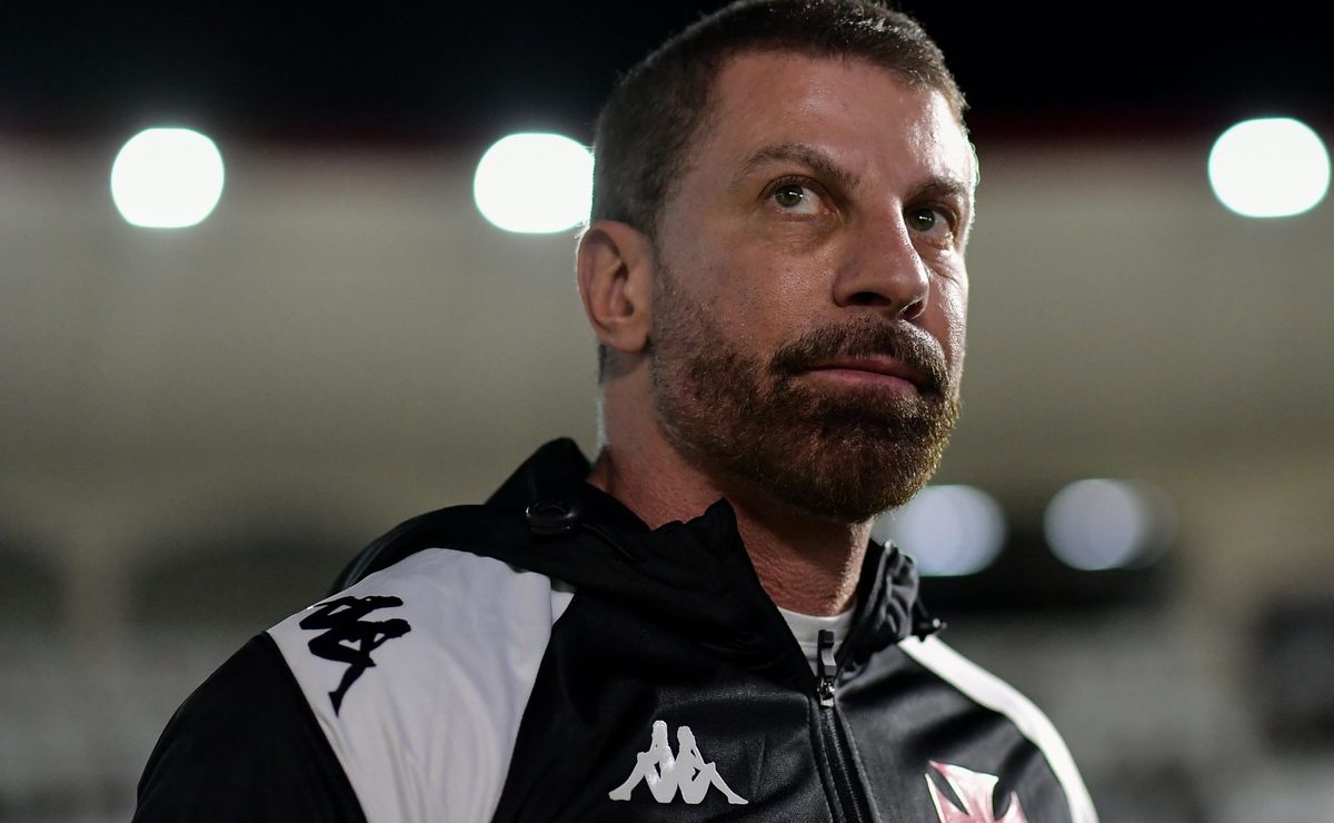 Rossi, Galdames e +4 engrossam lista de barca que pode ser dispensada por Pedrinho no Vasco