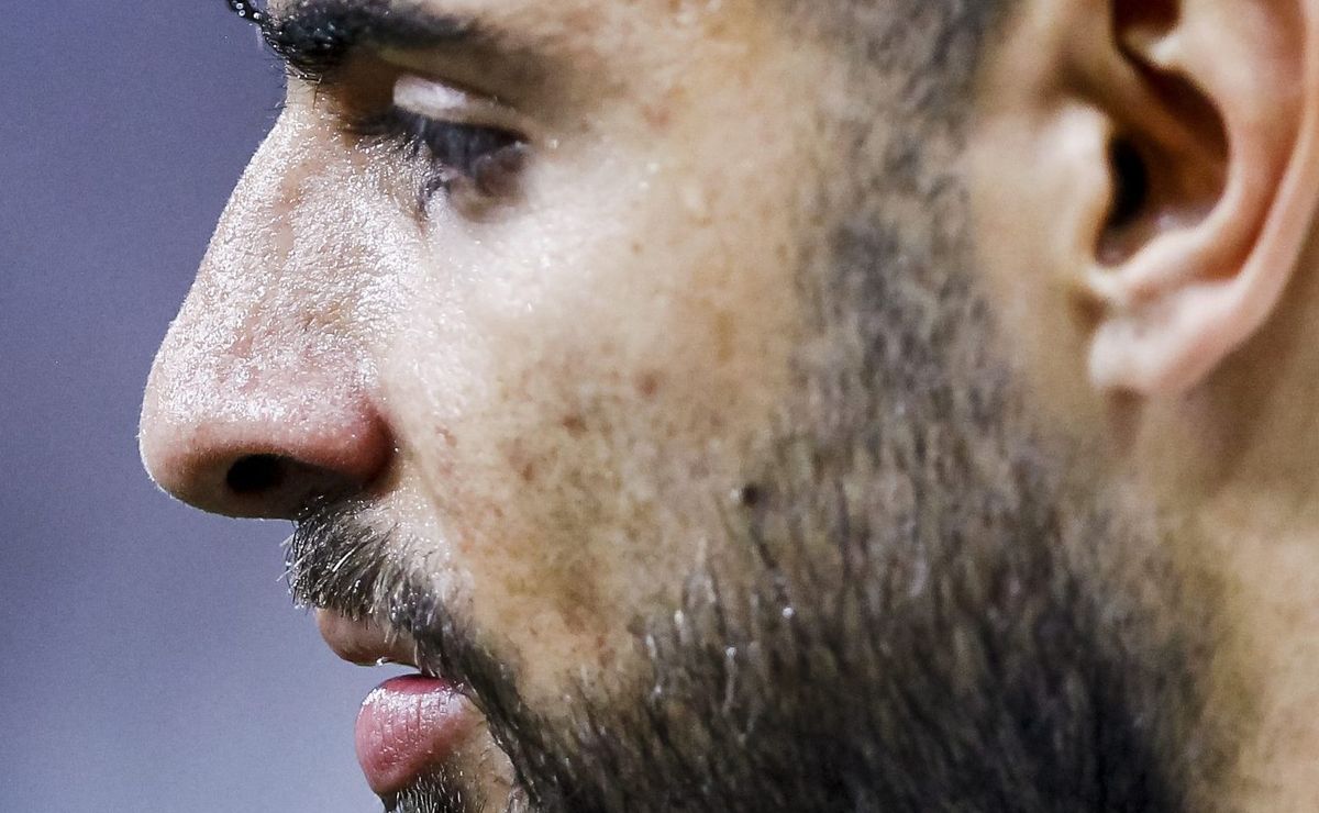 Yuri Alberto é flagrado pelas câmeras antes de ser substituído pelo Corinthians