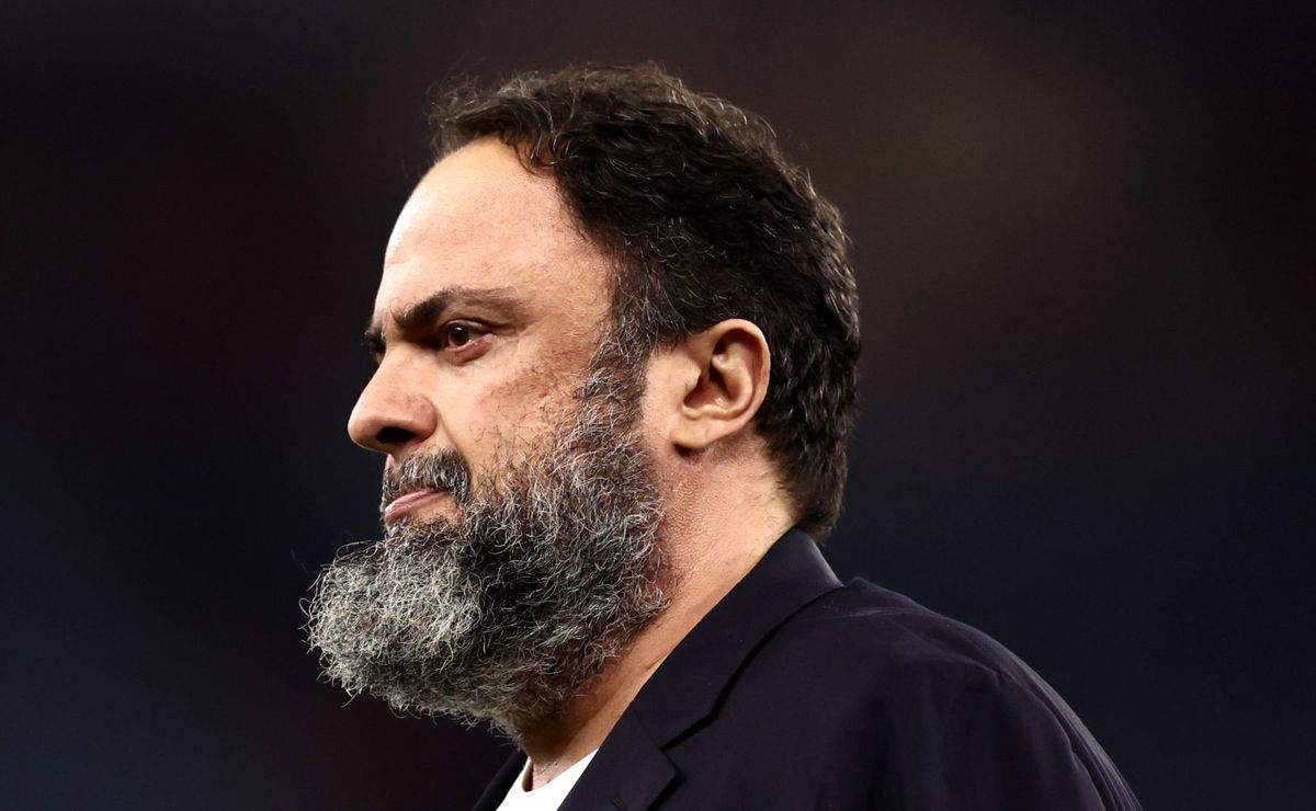 Magnata grego Marinakis com fortuna de 3,7 bilhões de dólares buscou informações sobre o Santos