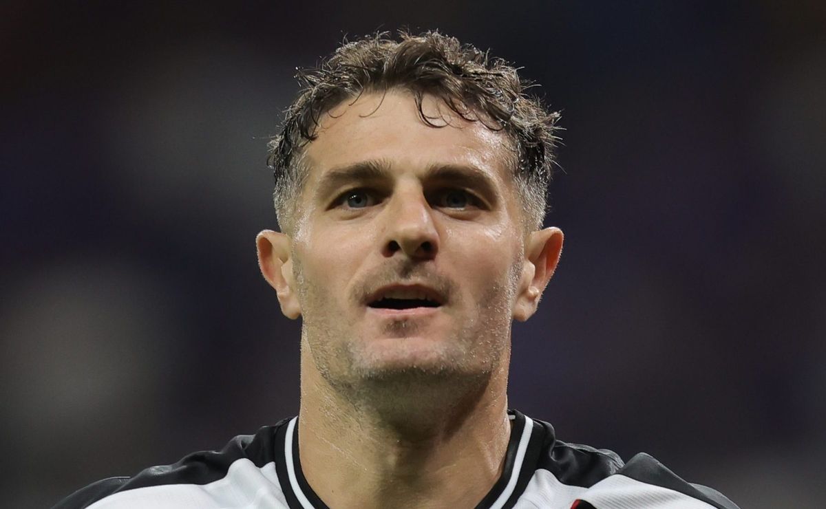 Vegetti fica chateado com o Vasco e manda empresário não procurar o Clube sobre renovação