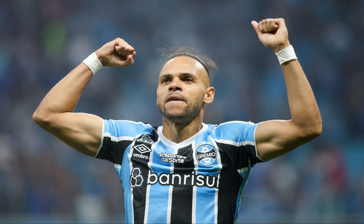 Braithwaite culpa jogadores do Grêmio e evita entrar em polêmica com Renato Gaúcho: “Pra mim a…”
