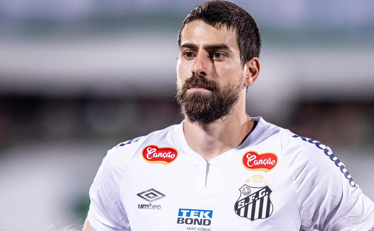 Luan Peres se pronuncia no Santos e manda a real sobre Carille após demissão: “Achou melhor”