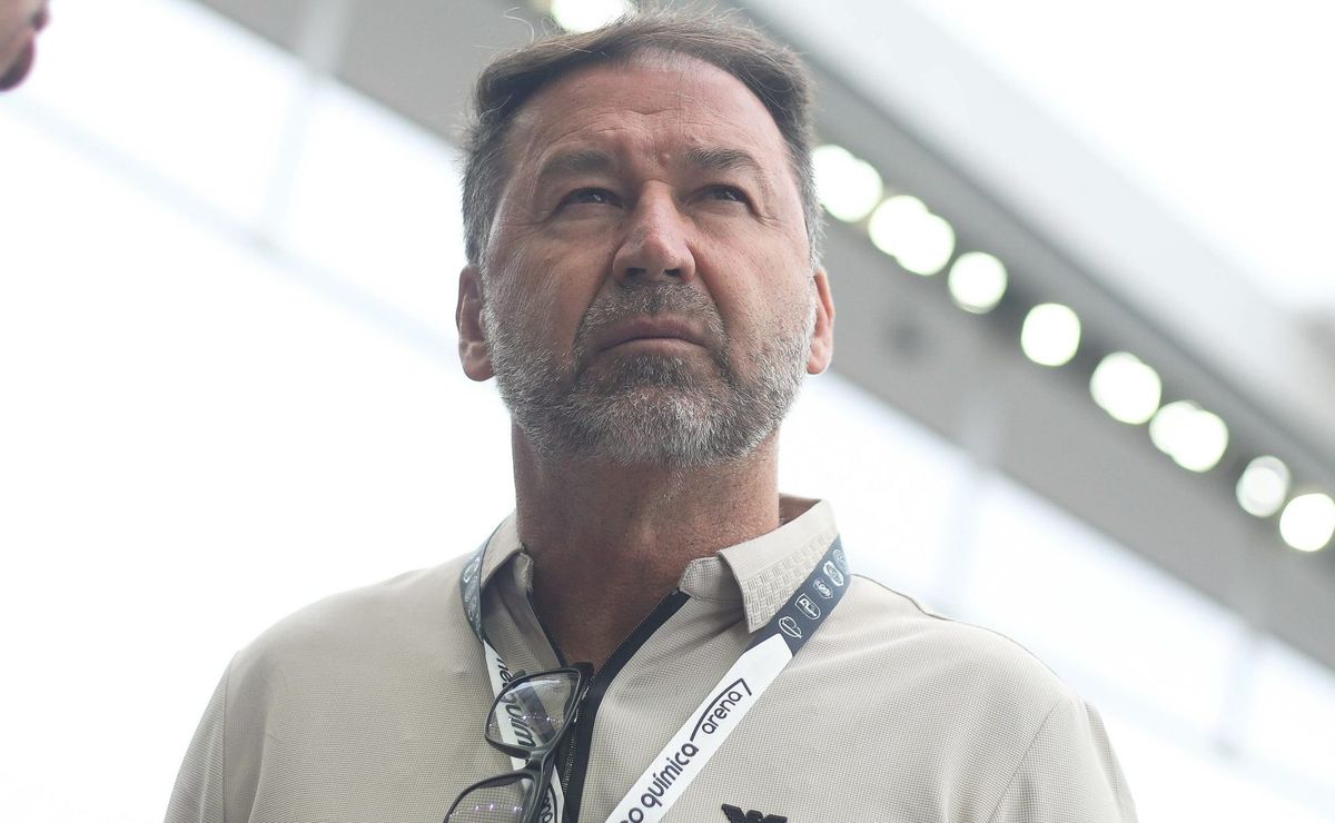 Augusto Melo pode ser destituído da presidência do Corinthians após reunião marcada por Romeu