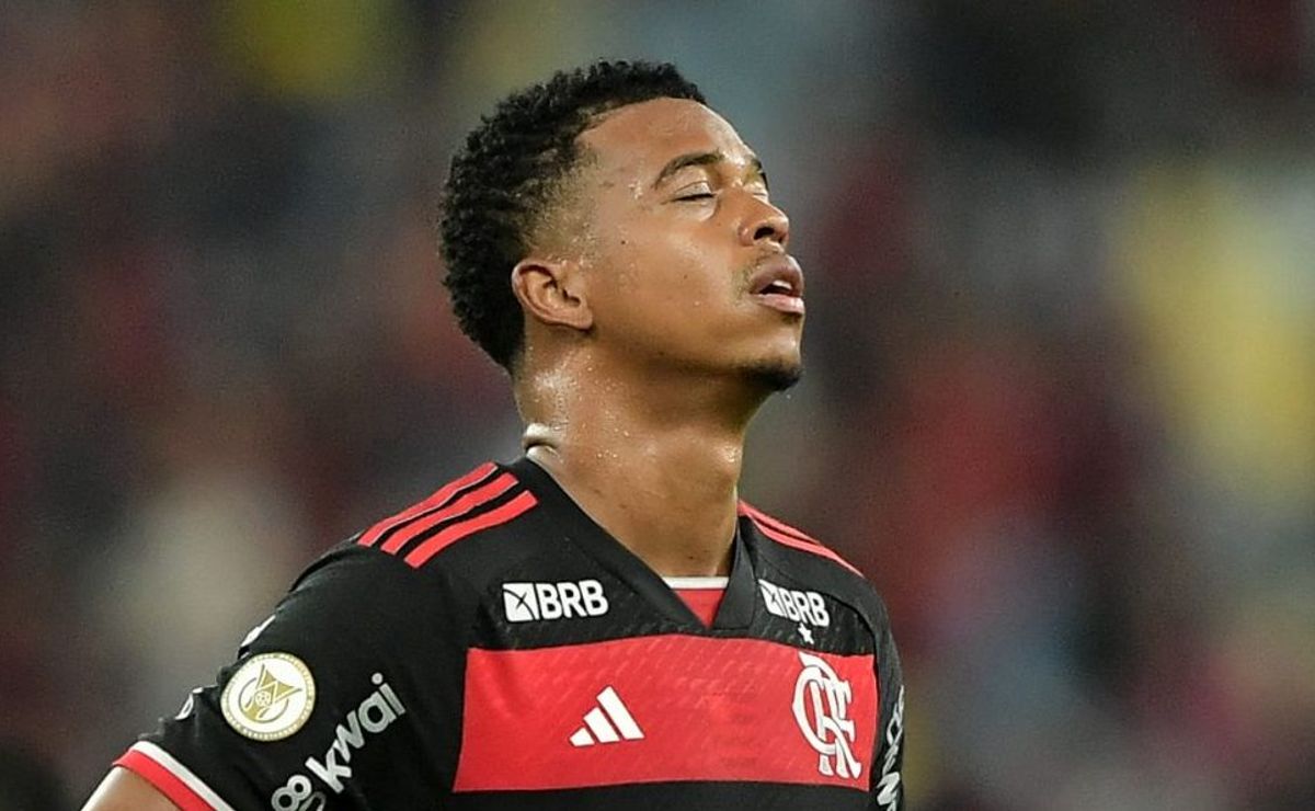Flamengo prepara mais 4 saídas para 2025 e Carlinhos, David Luiz e +2 devem sair