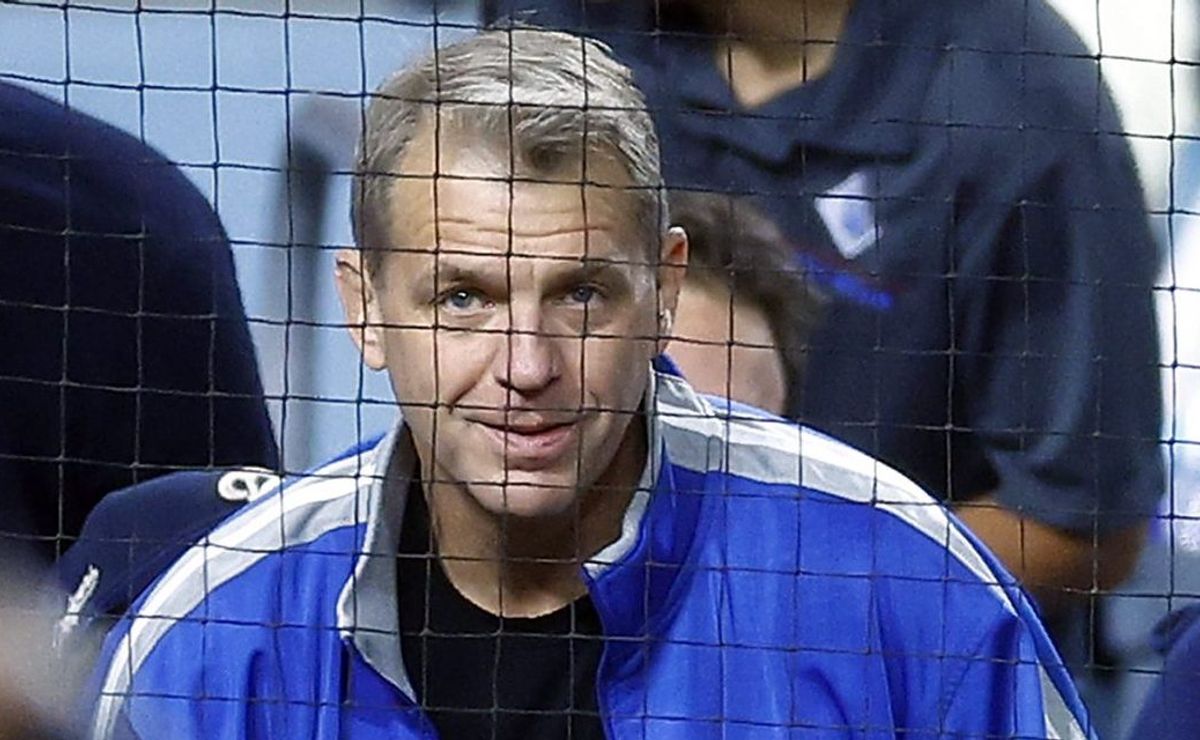 Dono do Chelsea decide assinar acordo com o Santos de R$ 72,6 milhões pelo lateral Souza