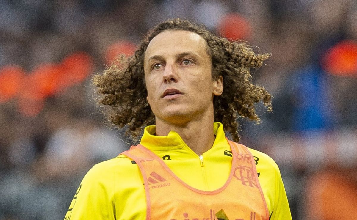 David Luiz pode sair do Flamengo e virar treinador por influência de Filipe Luís
