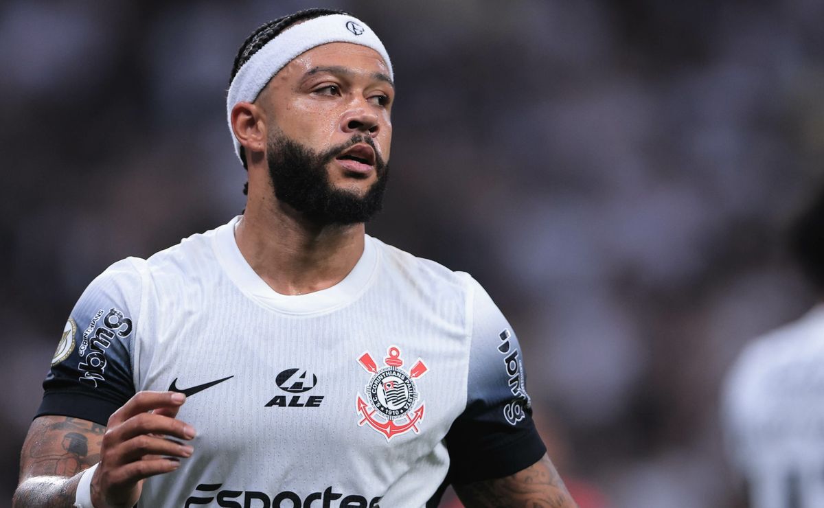 Memphis Depay recebe recado de Juca Kfouri sobre saída antecipada do Corinthians: “se chegar...”