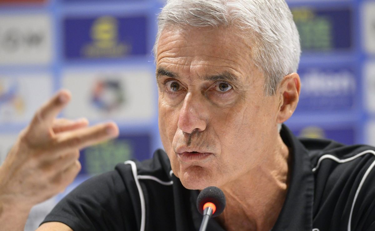 Luís Castro no Santos tem salário de R$ 2 milhões e exigências fortes; Cuca ganha força