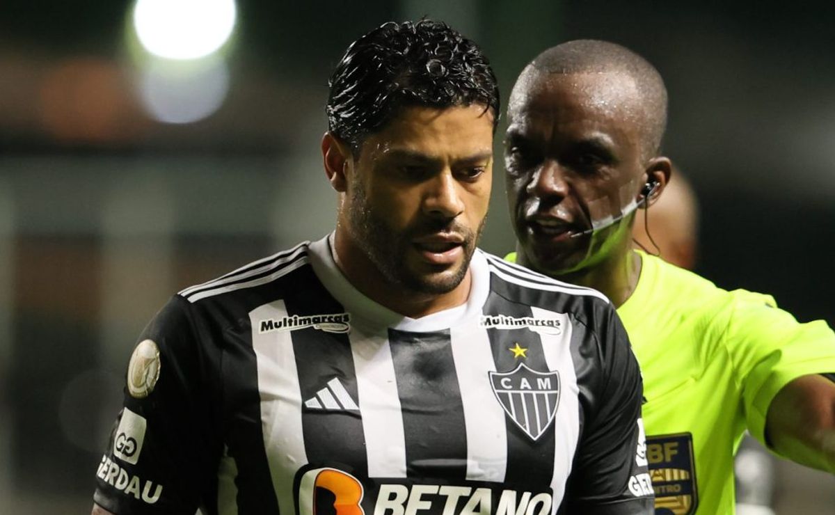 Hulk é alvo novamente, e CEO do Botafogo diz que confusão foi 'armada' pelo Atlético-MG