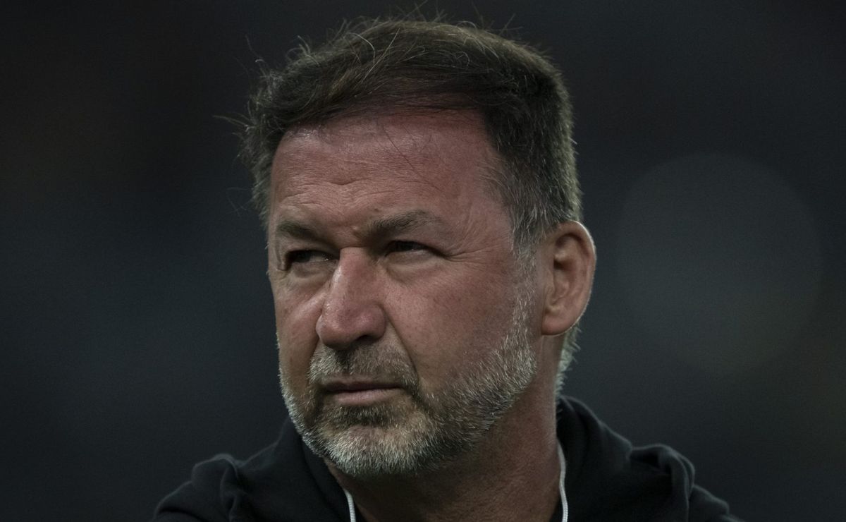 Augusto Melo se assusta com notícia envolvendo impeachment, e conselho divulga estimativa de votos