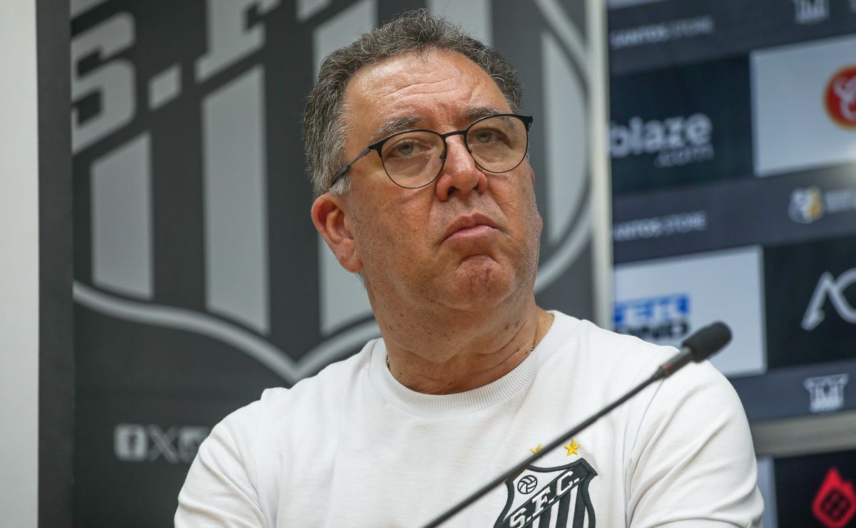 Marcelo Teixeira banca permanência de Alexandre Gallo no Santos de 2025