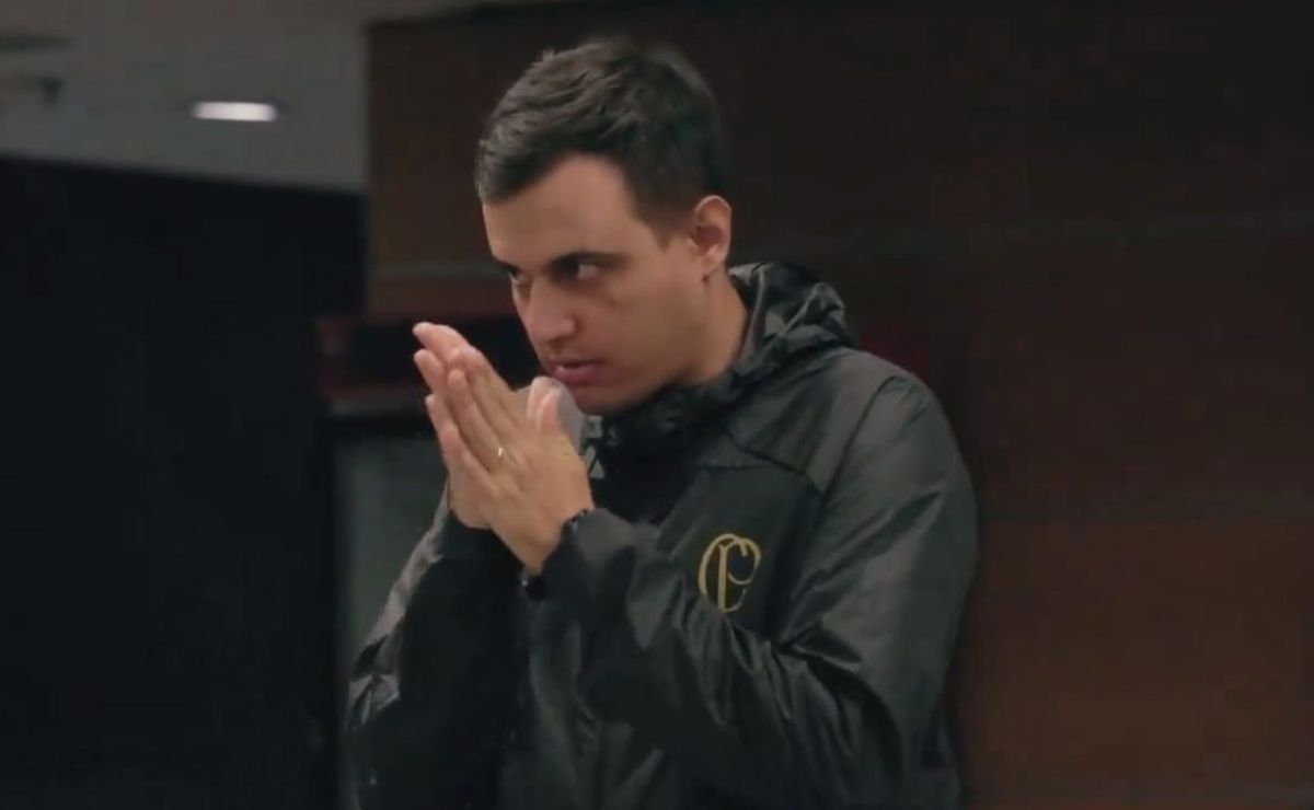 Técnico Piccinato fala sobre saídas do elenco e futuro no comando do Corinthians Feminino