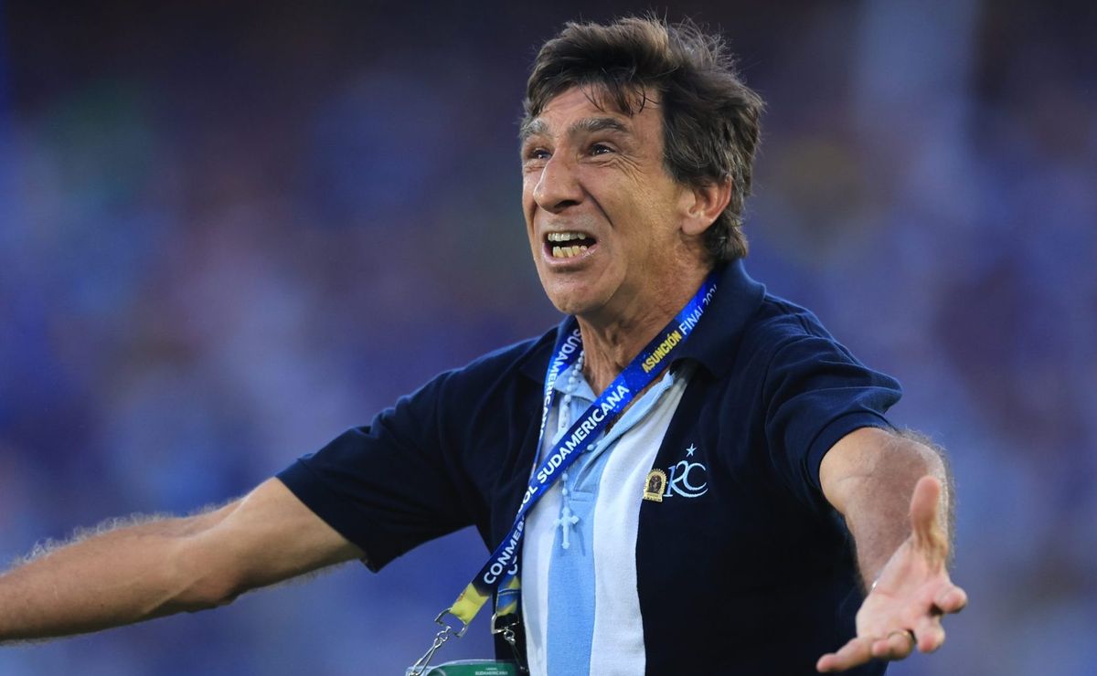 Campeão da Sul-Americana, Gustavo Costas recebe convite no Brasil para treinar tri da Libertadores