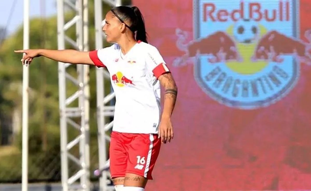 Corinthians encaminha contratação de zagueira do Bragantino para reforçar o elenco em 2025