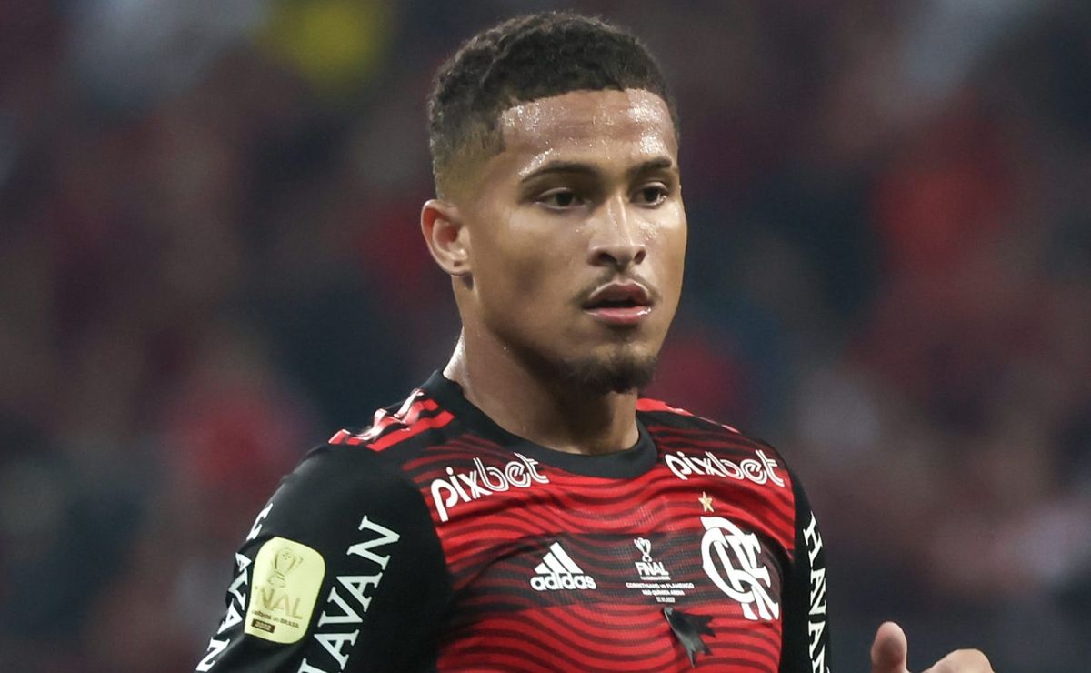 João Gomes, cria do Flamengo, tem nova situação exposta na Inglaterra e volta a marcar