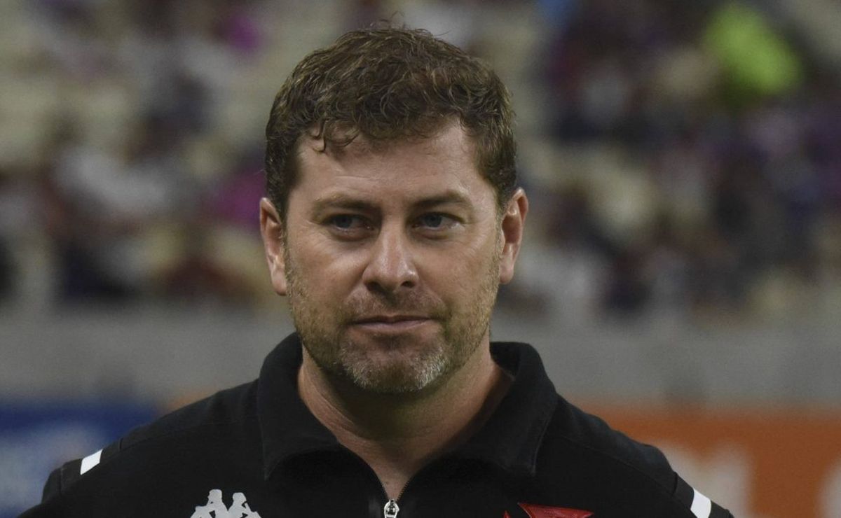 Vasco define substituto de Rafael Paiva e procura Pedro Caixinha para ser novo treinador