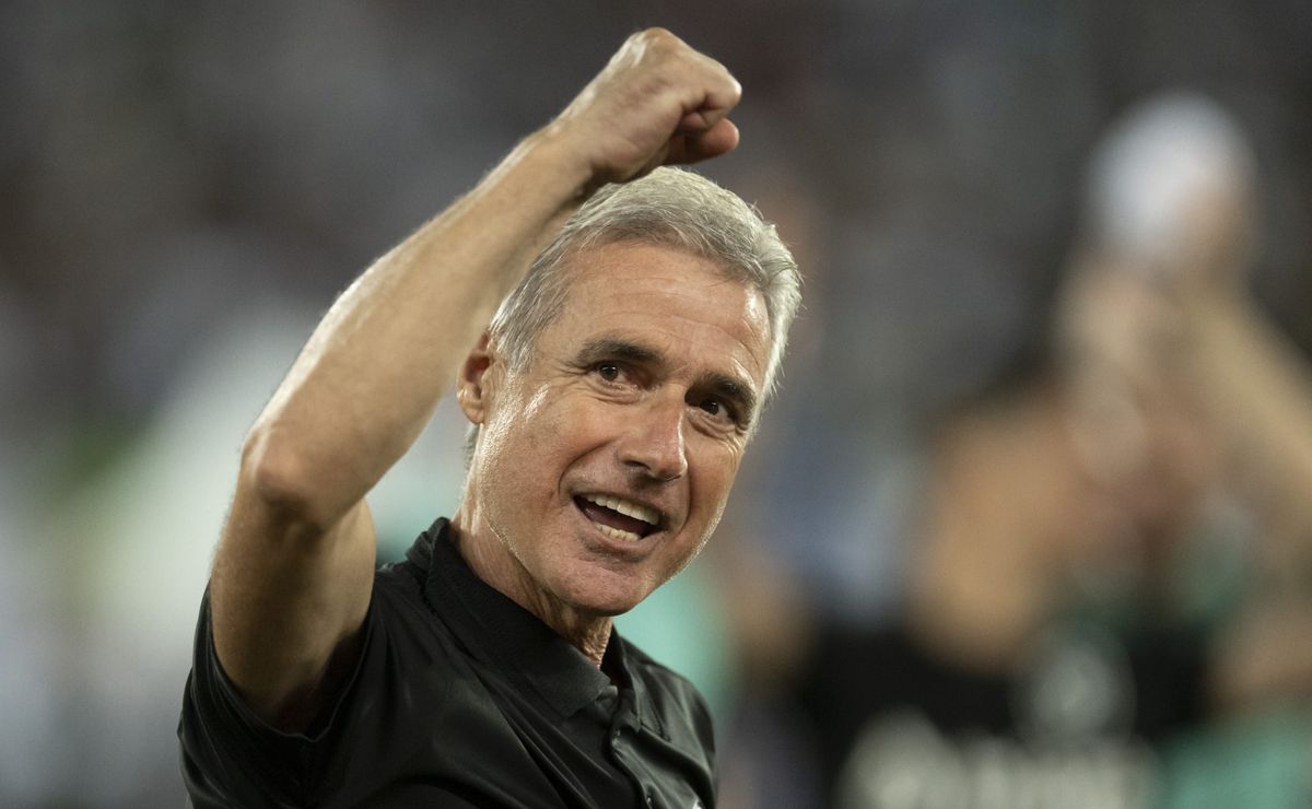 Luís Castro define planejamento para assinar com Santos e Marcelo Teixeira analisa situação