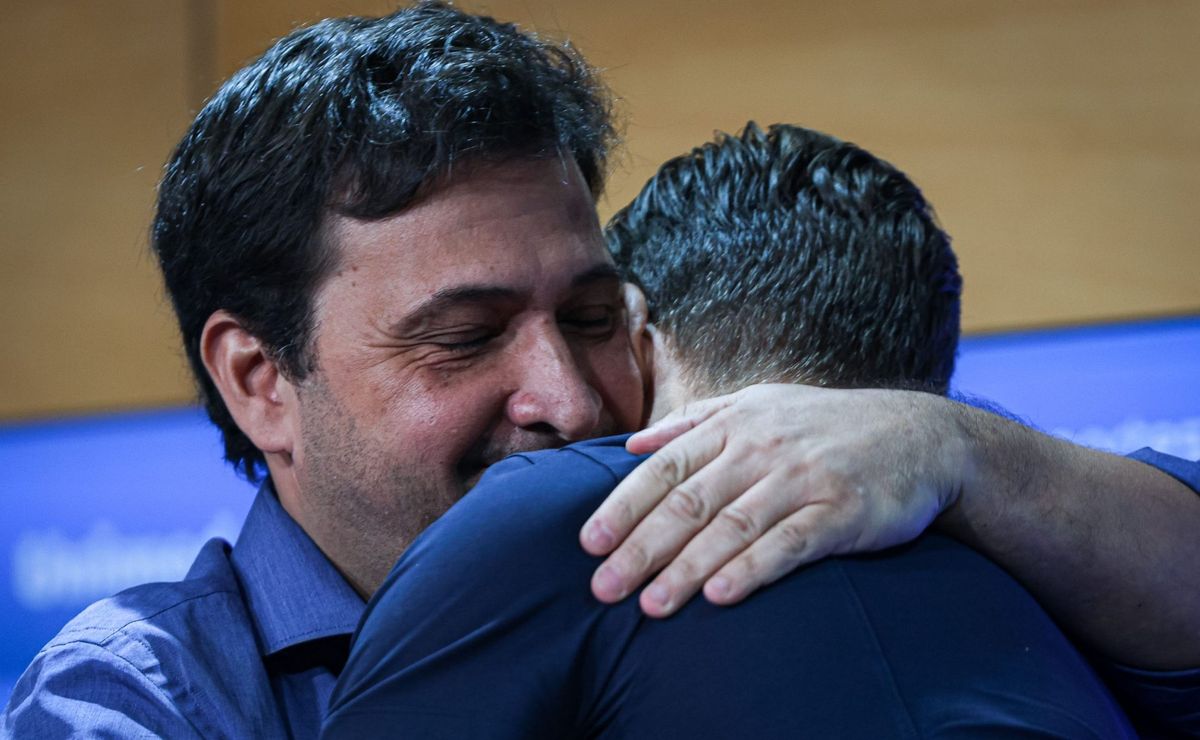 Alberto Guerra entra em acordo e Nathan Fernandes, Riquelme e mais 4 podem deixar Grêmio; veja nomes