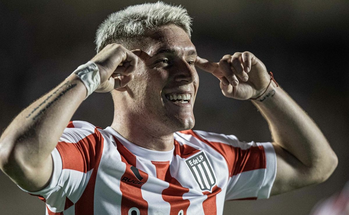 Santos avança em negociação com Benfica e se aproxima da contratação de Benjamín Rollheiser